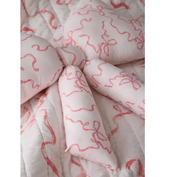 New UO Large Bow Pillow - Picture 3 of 6